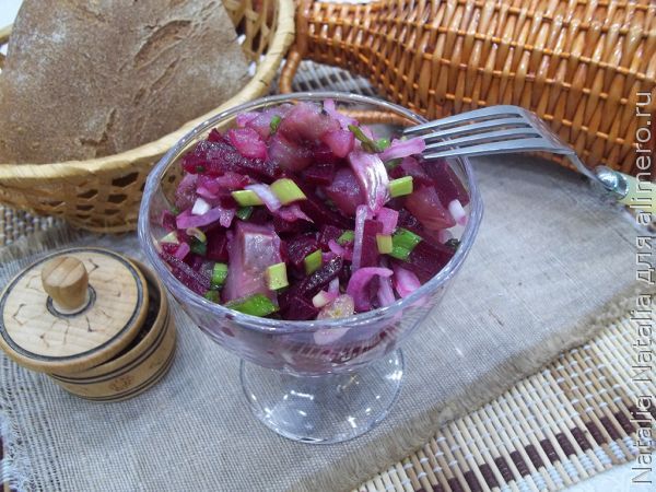 Пикантный салат с селедкой и свеклой - вкусно, быстро и красиво
