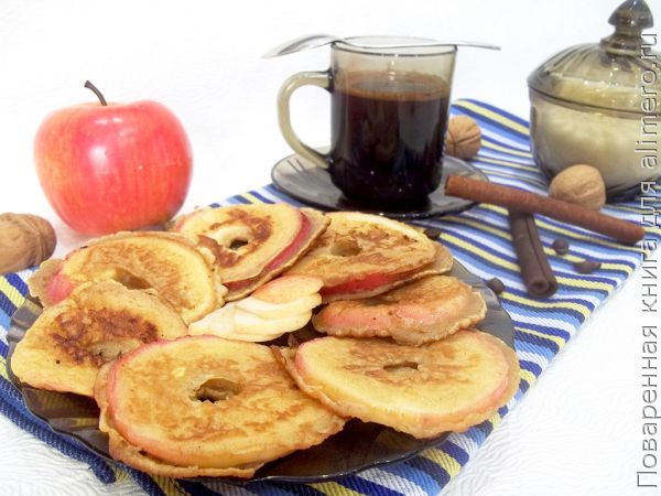 Хочется быстренького к чаю – вкусные яблоки в кляре на сковороде за 15 минут