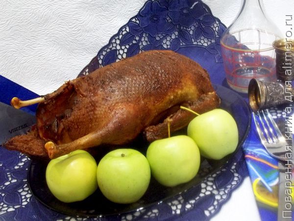 Праздничная запеченная утка в соево-чесночном соусе на Новый год 2022