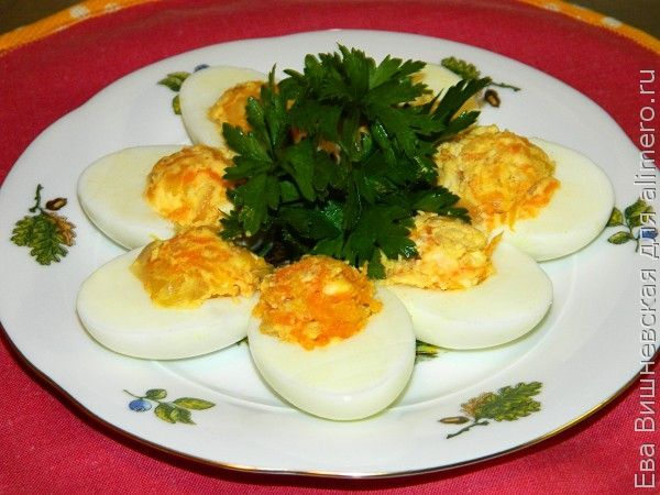 Яйца фаршированные рыбными консервами рецепт с фото