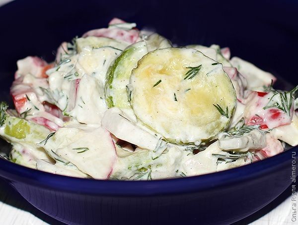 Салат из печеных кабачков с йогуртовой заправкой