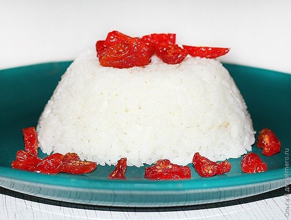 Кокосовый рис с вяленными помидорками черри