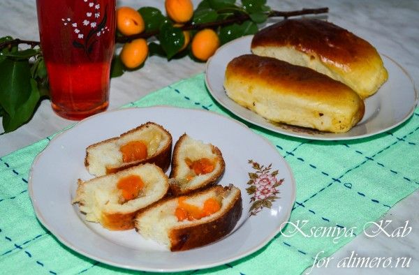 Пирожки с абрикосами в духовке из дрожжевого теста