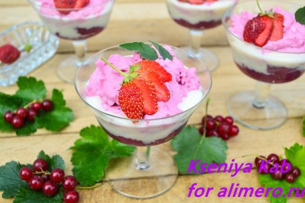 творожный десерт с ягодами