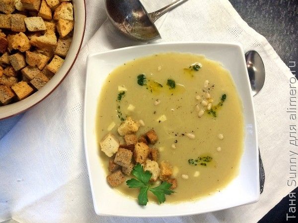 Суп-пюре из цветной капусты и лука-порея