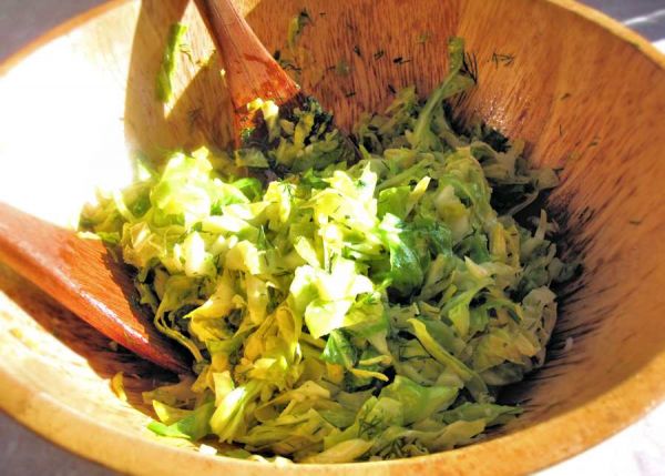Весенний салат из капусты на скорую руку