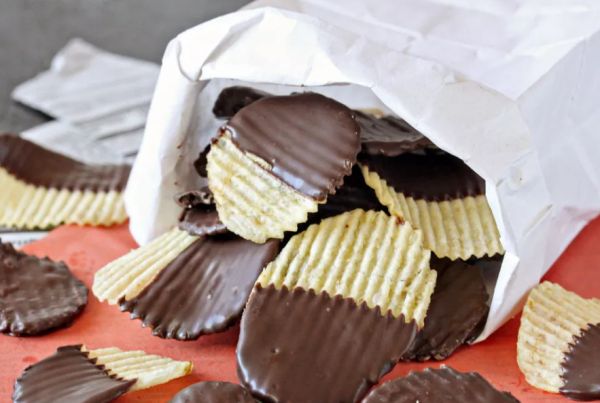 Картофельные чипсы в шоколаде - необычная закуска
