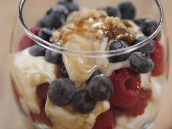 Парфе с йогуртом и ягодами - безупречный холодный десерт