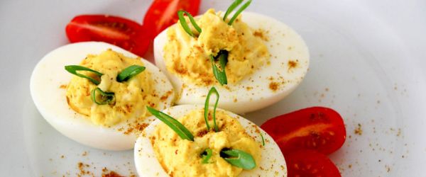 Фаршированные яйца с горчицей и майонезом