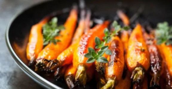 Ароматная и румяная морковь в духовке