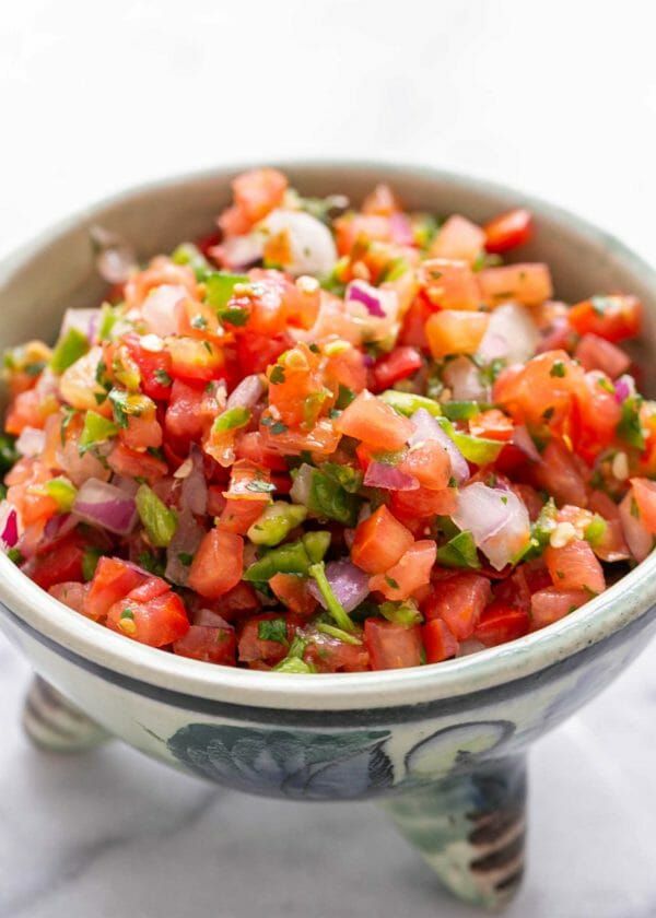 Овощной салат с помидорами по-мексикански