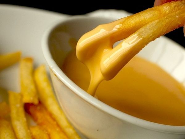 Как приготовить сырный соус к чипсам и картошке фри