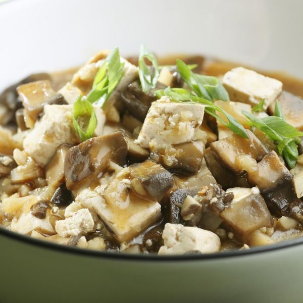Сытный ужин: тушёные грибы с тофу