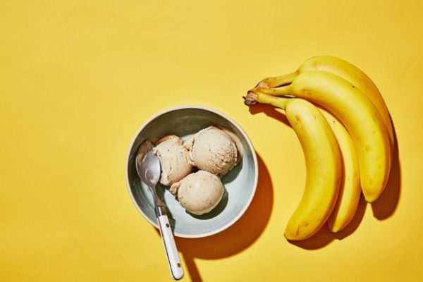 Простейшее банановое мороженое - вкусно и полезно