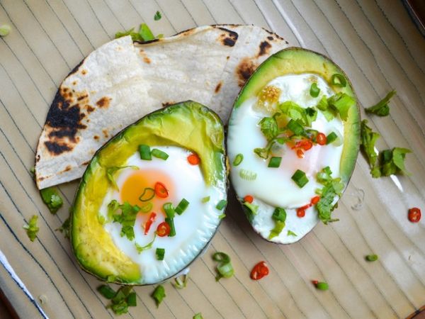 Яичница в авокадо - оригинальный завтрак для любимых и близких