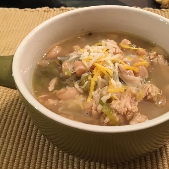 Ароматный суп с курочкой, белой фасолью и перцем чили