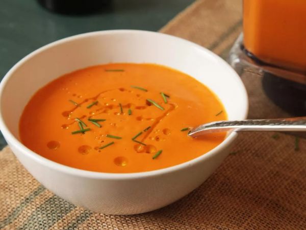 Холодный томатный суп без варки для жарких дней