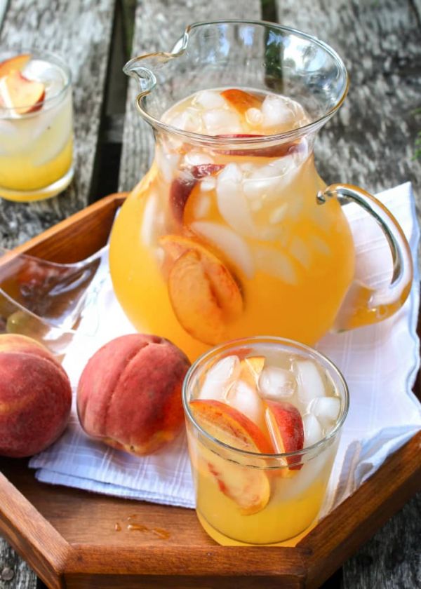 Персиковый алкогольный лимонад для летних вечеринок