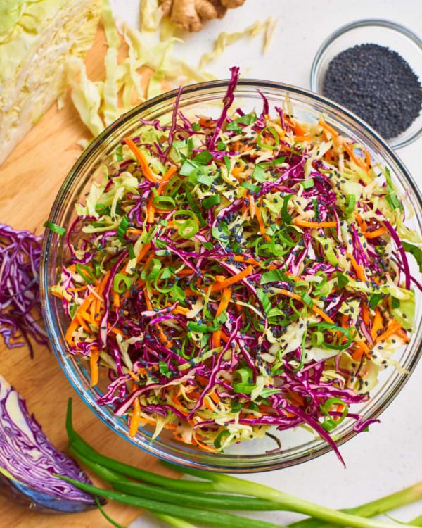 Полезный и легкий овощной салат под имбирной заправкой