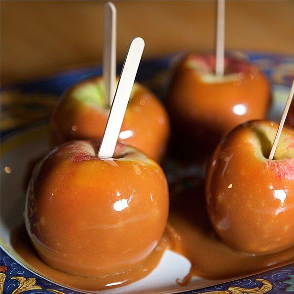 Хрустящие яблоки в карамельной панировке - простой десерт к празднику