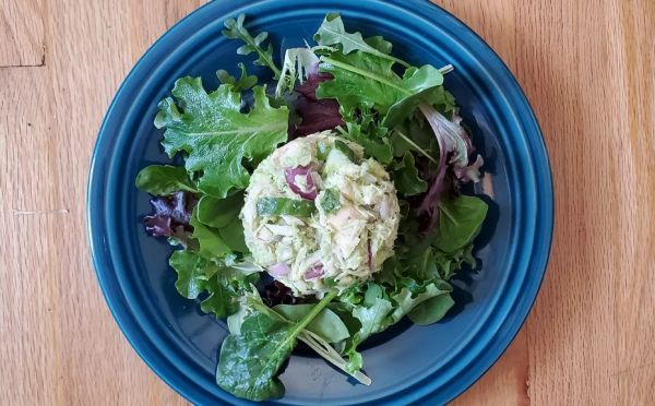 Аппетитный зимний салатик с тунцом и авокадо за 15 минут