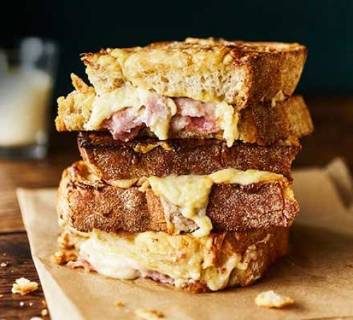 Крок-месье - идеальный горячий бутерброд для сытного завтрака