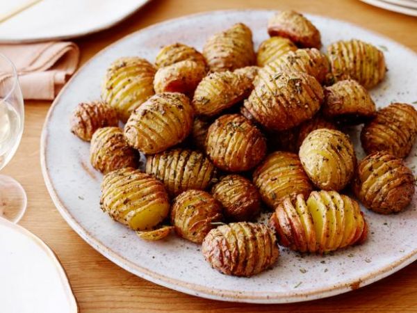Бесподобная картошечка, запечённая с розмарином – быстро, вкусно и красиво!