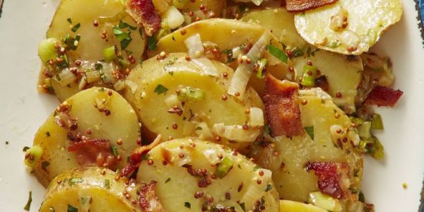 Тёплый картофельный салат - лучший гарнир к мясу