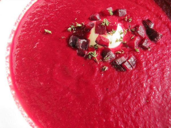 Бесподобный суп-пюре из свеклы: яркий, вкусный и сытный