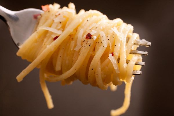 Спагетти с чесноком и сыром как в Италии