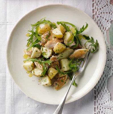 Быстрый и вкусный салат из скумбрии и картошки