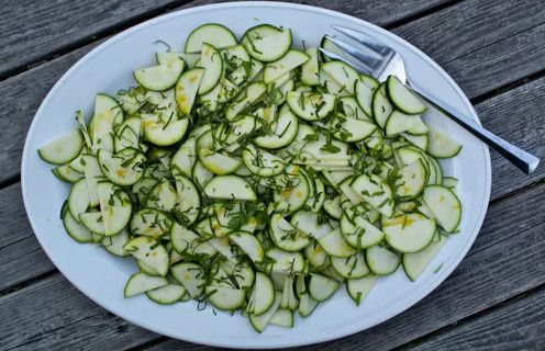 Салат из зелёного кабачка с душистой мятой