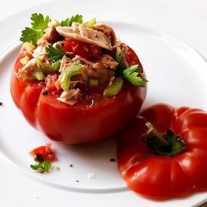 Фаршированные помидоры с тунцом за 15 минут