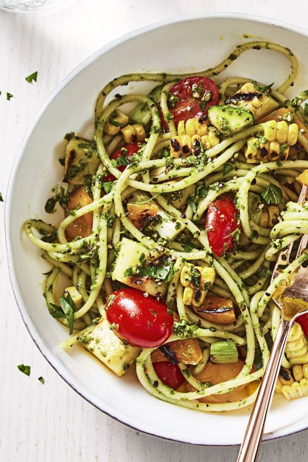 Сытный рецепт спагетти с сезонными овощами