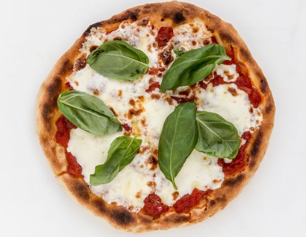 Пицца Маргарита в домашних условиях - простой рецепт