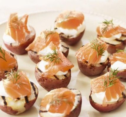 Картофель с копчёным лососем и укропом - праздничная закуска