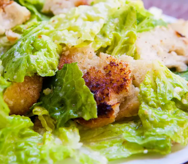 Готовим настоящий салат «Цезарь» - проверенный рецепт