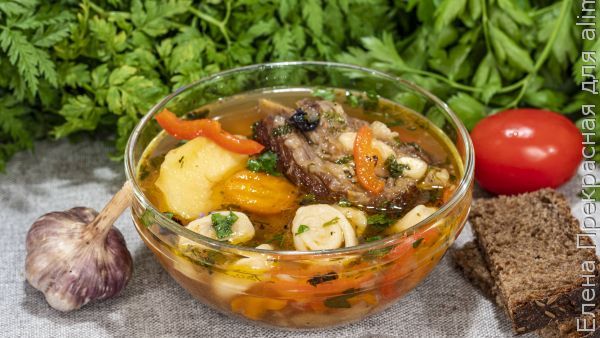 Суп из говядины с домашними клецками и овощами