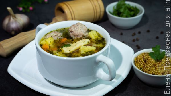 Суп с мясными фрикадельками и клецками со специями