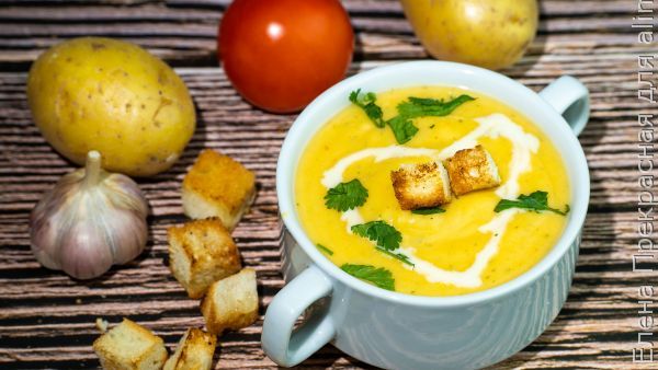 Картофельный суп-пюре с чесночными гренками