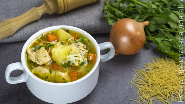 Диетический куриный суп с картошкой и вермишелью