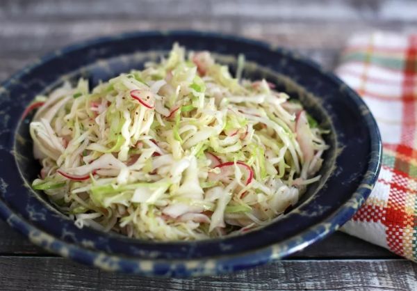 Пикантный салат из капусты за 15 минут