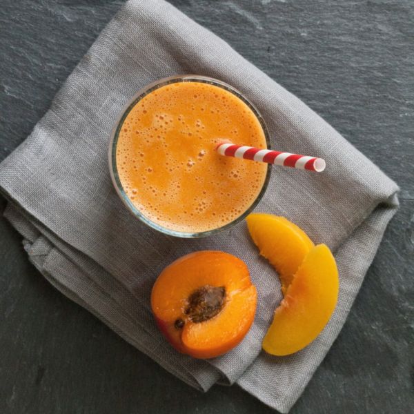 Витаминный смузи с морковью и персиком за 10 минут