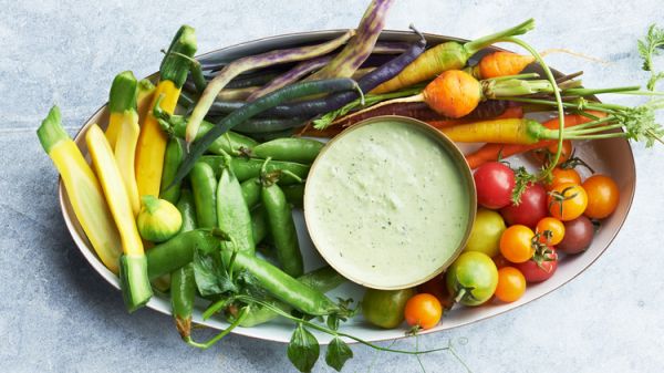 Ароматный летний соус для свежих овощей