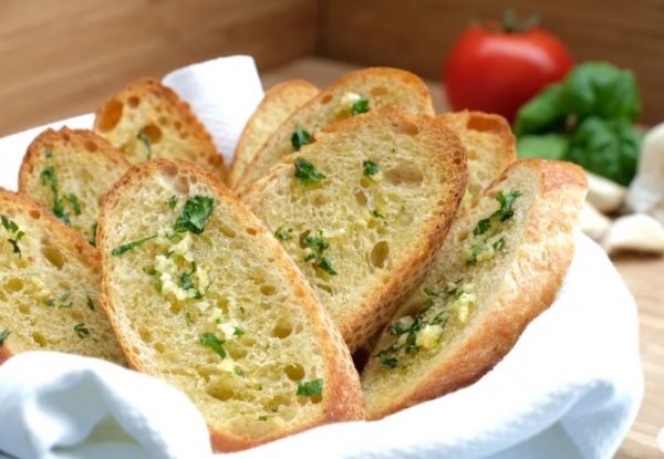 Как сделать чесночный хлеб за 15 минут