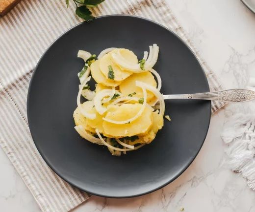 Ароматный картофельный салат без майонеза – проверенный рецепт
