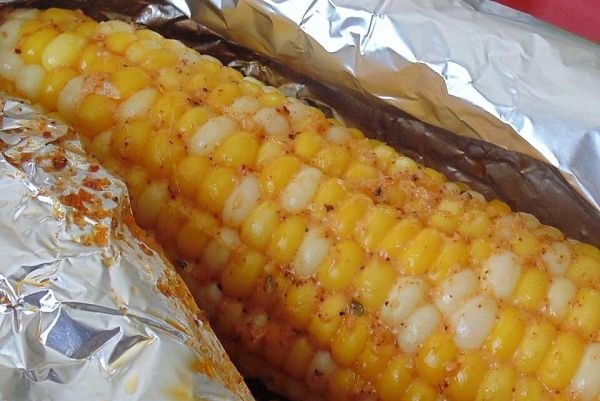 Как вкусно запечь кукурузу в фольге