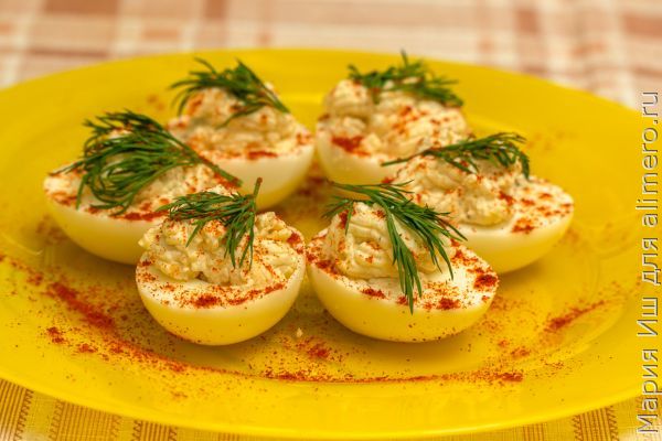 Фаршированные яйца без майонеза - простой и вкусный рецепт