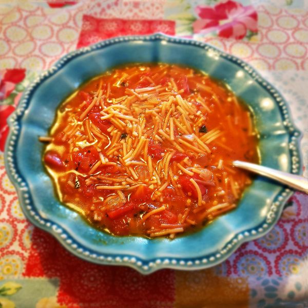Изумительный томатный суп с лапшой по-мексикански