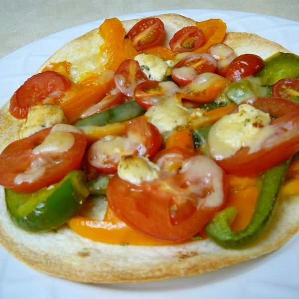 Хрустящая пицца с сыром и овощами за 25 минут